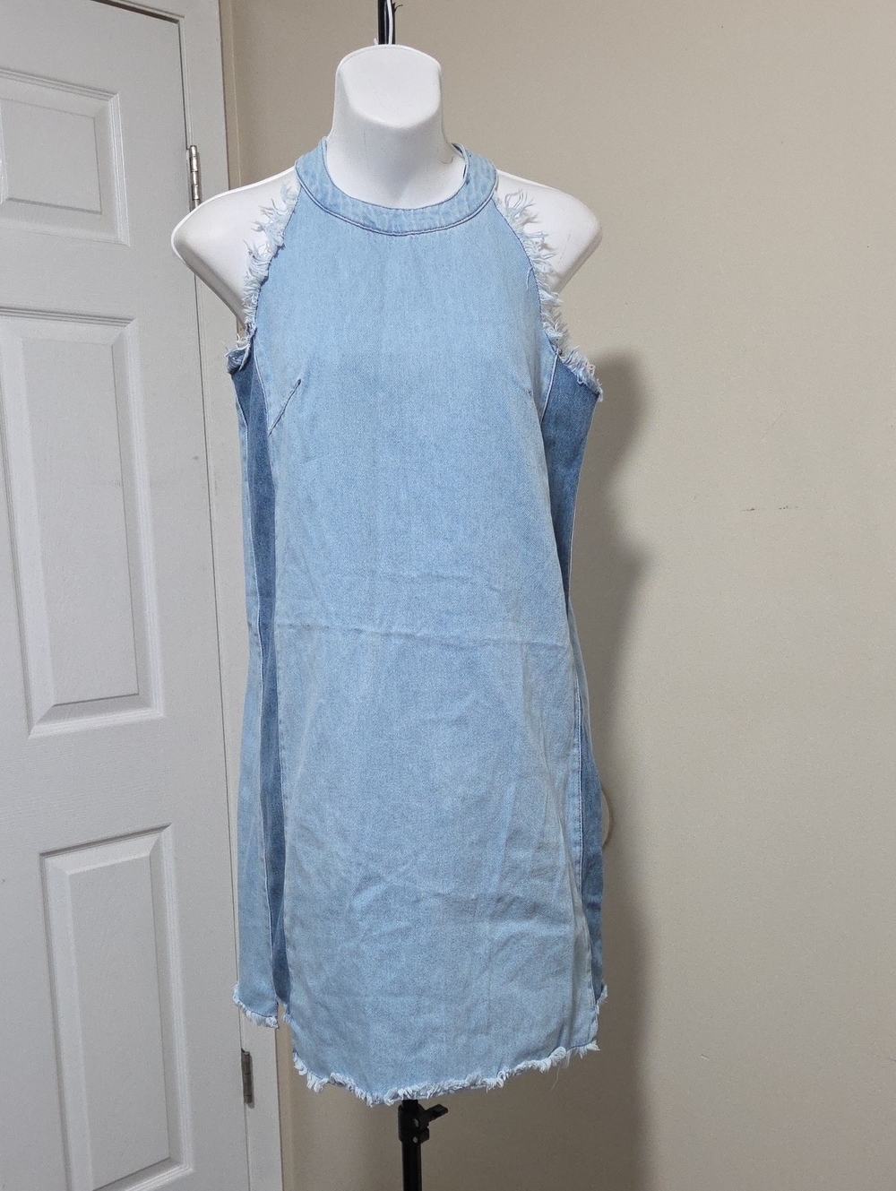 LCW Jeans Sleeveless Light Blue Denim Shift Dress with Frayed Triml